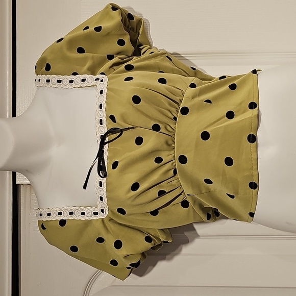 Urban Outfitters Kimchi Blue Apple Square Neck Cropped Blouse Sz Small NWT - Picture 1 of 11